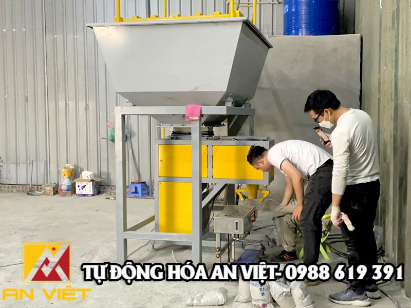 Bàn giao cân đóng bao vữa khô 1 tấn/h tại Hà Nội